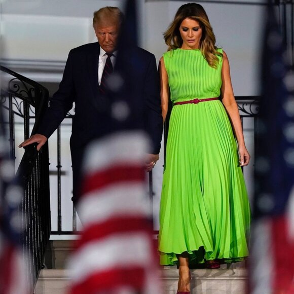 Valentino Garavani Runway pleated caped gown Size 38IT, S/XS US NEW - Picture 7 of 16